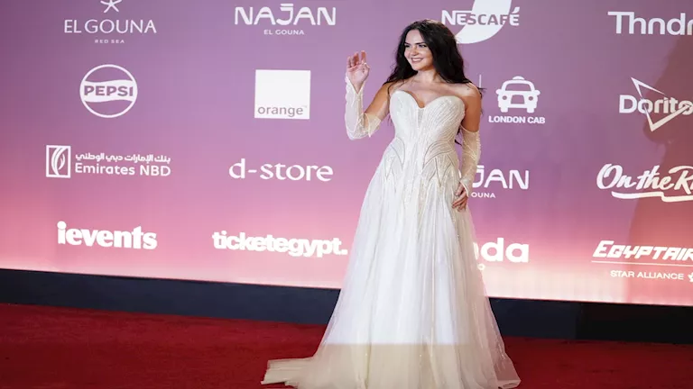 الأبيض يخطف الأنظار.. إطلالات روجينا وإيمان العاصي في الجونة -صدى الخبر الأبيض يخطف الأنظار.. إطلالات روجينا وإيمان العاصي في الجونة -صدى الخبر