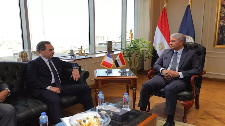 بحثا تعزيز الاستثمارات.. وزير السياحة يلتقي السفير الفرنسي بحثا تعزيز الاستثمارات.. وزير السياحة يلتقي السفير الفرنسي