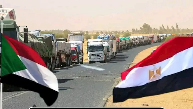 “كأن بيننا ثأر”.. ماذا يحدث للسائقين المصريين العالقين في السودان؟ "كأن بيننا ثأر".. ماذا يحدث للسائقين المصريين العالقين في السودان؟