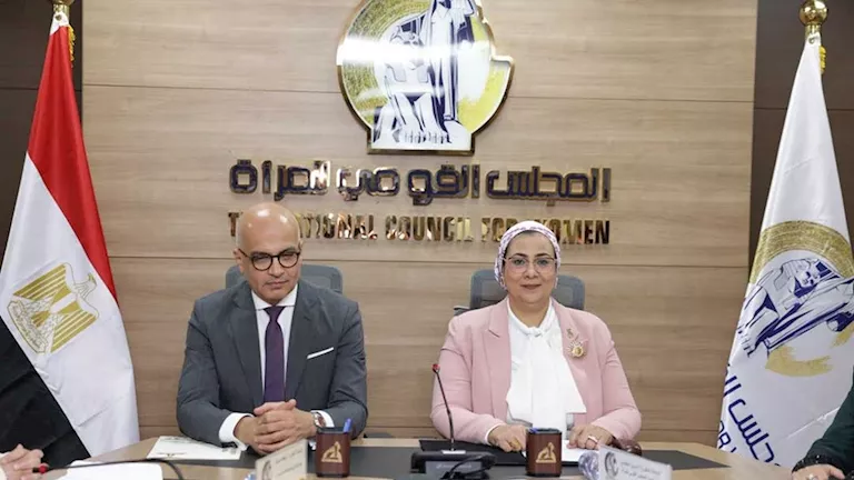 أمل عمار ورئيس جامعة عين شمس يوقعان بروتوكولًا لدعم المرأة المصرية أمل عمار ورئيس جامعة عين شمس يوقعان بروتوكولًا لدعم المرأة المصرية