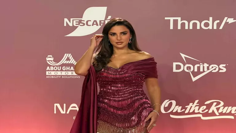 ناقد موضة يعلّق على إطلالة درة في مهرجان الجونة -صدى الخبر ناقد موضة يعلّق على إطلالة درة في مهرجان الجونة -صدى الخبر