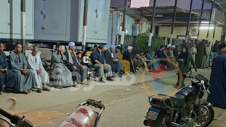لحظات انتظار جثامين شقيقات الفيما بمستشفى الإيمان بأسيوط تمهيداً لتشيي -صدى الخبر لحظات انتظار جثامين شقيقات الفيما بمستشفى الإيمان بأسيوط تمهيداً لتشيي -صدى الخبر