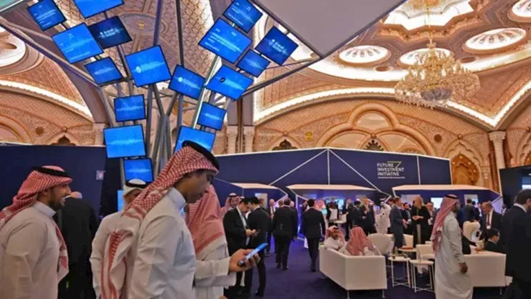 السعودية تؤجل مؤتمر “دافوس الصحراء” إلى العام المقبل السعودية تؤجل مؤتمر "دافوس الصحراء" إلى العام المقبل