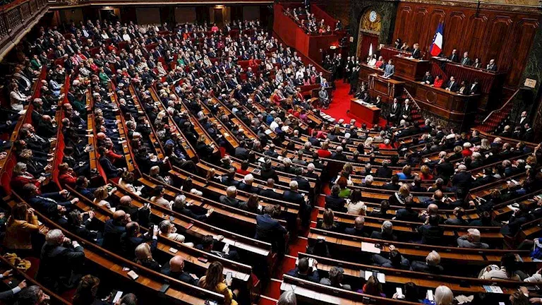فرنسا تبحث مشروع قانون لإلزام المخربين بتكلفة الخسائر المادية فرنسا تبحث مشروع قانون لإلزام المخربين بتكلفة الخسائر المادية