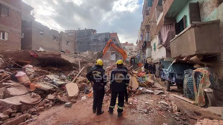 جهود البحث عن 3 أطفال تحت ركام عقار الإسكندرية المنهار -صدى الخبر جهود البحث عن 3 أطفال تحت ركام عقار الإسكندرية المنهار -صدى الخبر