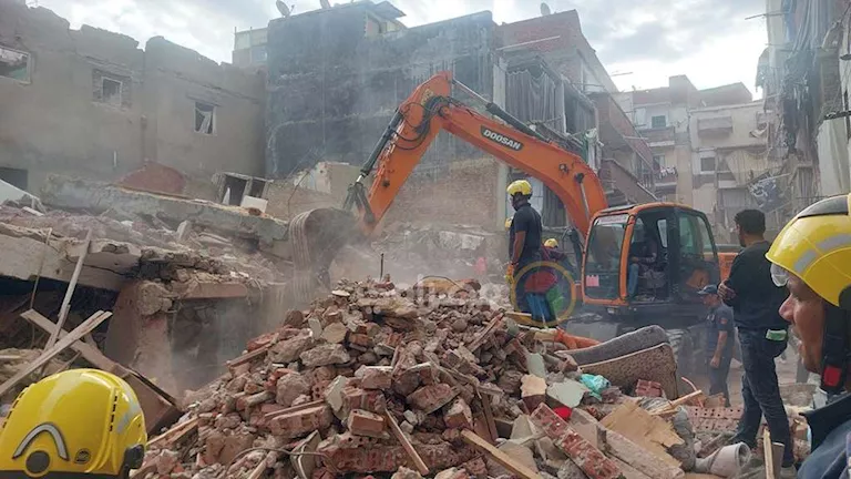 بالصور- البحث عن 3 مفقودين تحت أنقاض العقار المنهار بالإسكندرية -صدى الخبر بالصور- البحث عن 3 مفقودين تحت أنقاض العقار المنهار بالإسكندرية -صدى الخبر