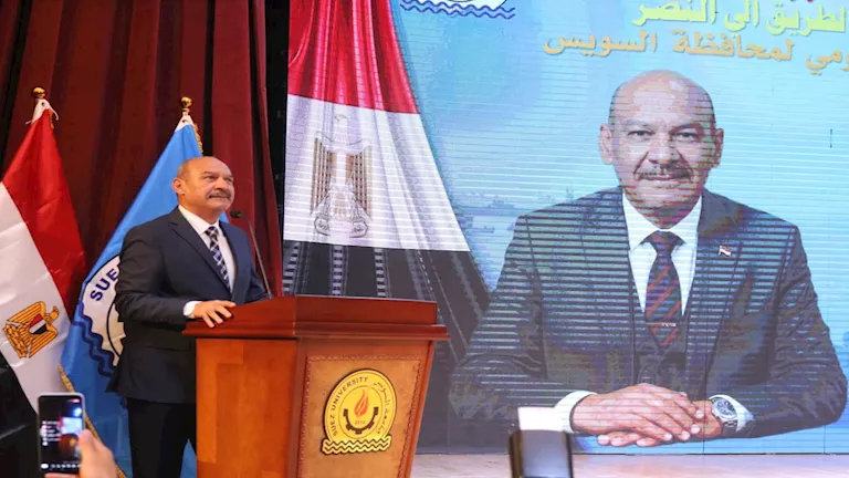 محافظ السويس يستحضر بطولات أبناء المدينة في مواجهة العدوان – صور محافظ السويس يستحضر بطولات أبناء المدينة في مواجهة العدوان - صور