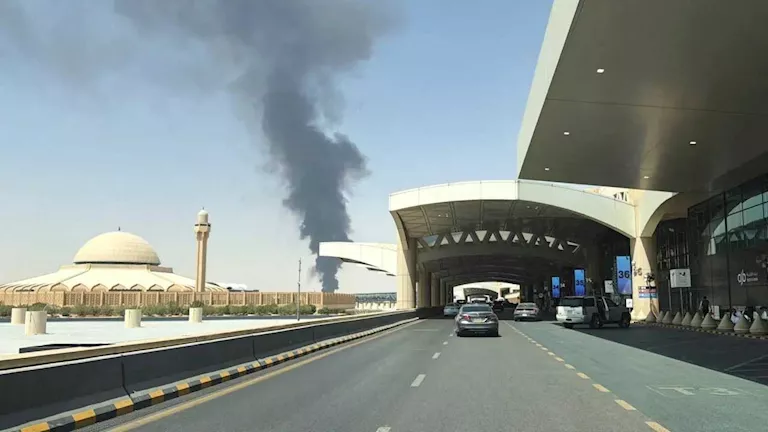 السعودية تعلن ارتفاع حصيلة هجوم مطار الملك فهد إلى قتيلين السعودية تعلن ارتفاع حصيلة هجوم مطار الملك فهد إلى قتيلين