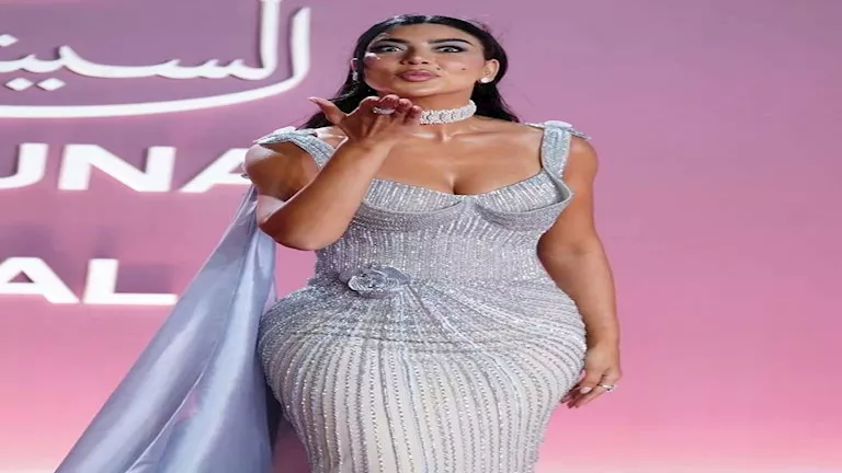 نجمات اعتمدن تصميم الوردة البارزة في إطلالاتهن في مهرجان الجونة -صدى الخبر نجمات اعتمدن تصميم الوردة البارزة في إطلالاتهن في مهرجان الجونة -صدى الخبر