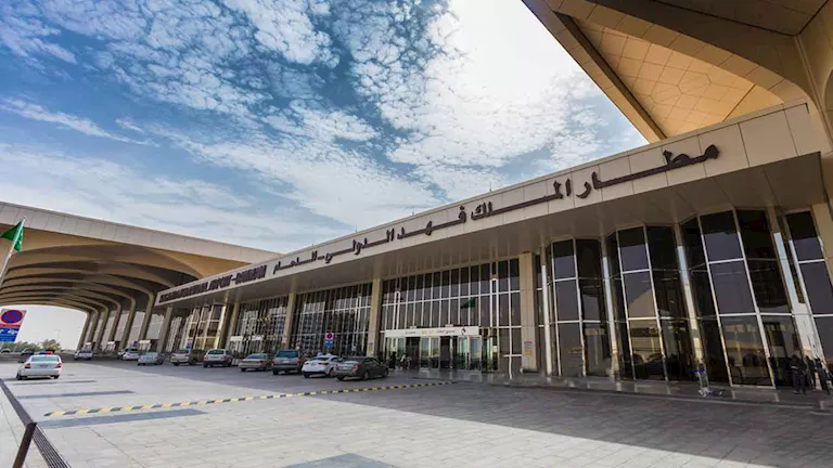 السعودية تعلن حصيلة الضحايا والمصابين بعد هجوم حوثي على مطار الملك فهد السعودية تعلن حصيلة الضحايا والمصابين بعد هجوم حوثي على مطار الملك فهد