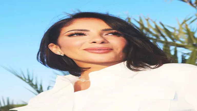 منى زكي تظهر بـ”شورت” أمام حمام السباحة وغادة عادل تعلق – صور -صدى الخبر منى زكي تظهر بـ"شورت" أمام حمام السباحة وغادة عادل تعلق - صور -صدى الخبر