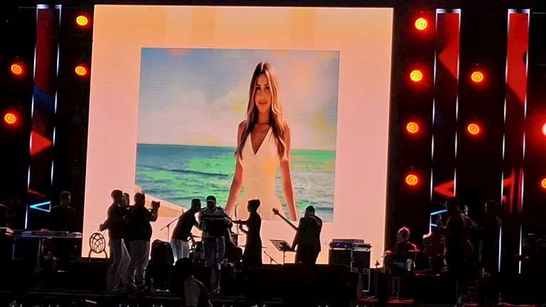 “يا بيوت السويس” بصوت جنات تشعل حماس الجمهور في العيد القومي (فيديو وص "يا بيوت السويس" بصوت جنات تشعل حماس الجمهور في العيد القومي (فيديو وص