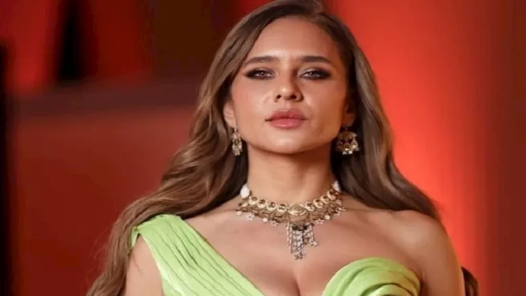 ناقد موضة يعلق على إطلالة نيللي كريم في أسبوع الموضة بباريس -صدى الخبر ناقد موضة يعلق على إطلالة نيللي كريم في أسبوع الموضة بباريس -صدى الخبر