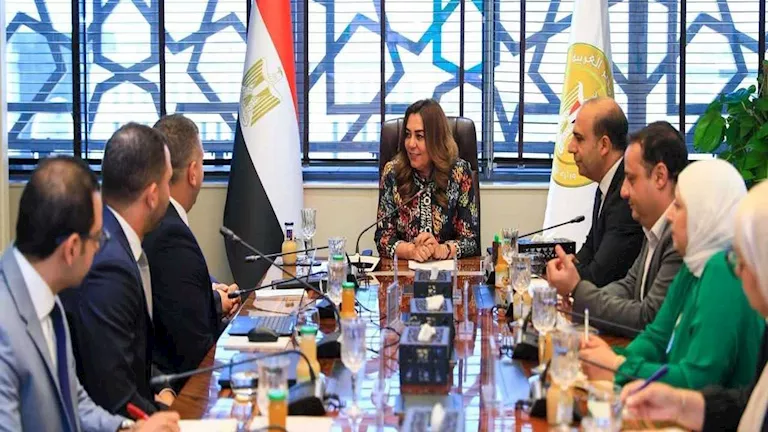 منال عوض تبحث دعم منظومة المسؤولية الممتدة للمنتج منال عوض تبحث دعم منظومة المسؤولية الممتدة للمنتج