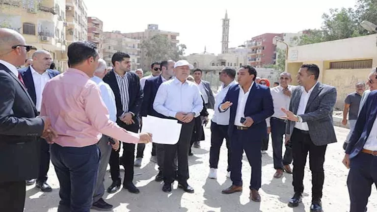 محافظ القاهرة يوجه بزيادة التشجير ورفع كفاءة الشوارع بهذه المنطقة محافظ القاهرة يوجه بزيادة التشجير ورفع كفاءة الشوارع بهذه المنطقة