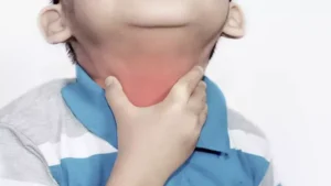 هل يجب استخدام المضاد الحيوي في علاج الاختناق الحنجري الفيروسي؟