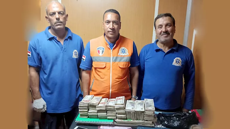 طاقم إسعاف بالفيوم يعيد 660 ألف جنيه لمصاب في حادث -صدى الخبر طاقم إسعاف بالفيوم يعيد 660 ألف جنيه لمصاب في حادث -صدى الخبر