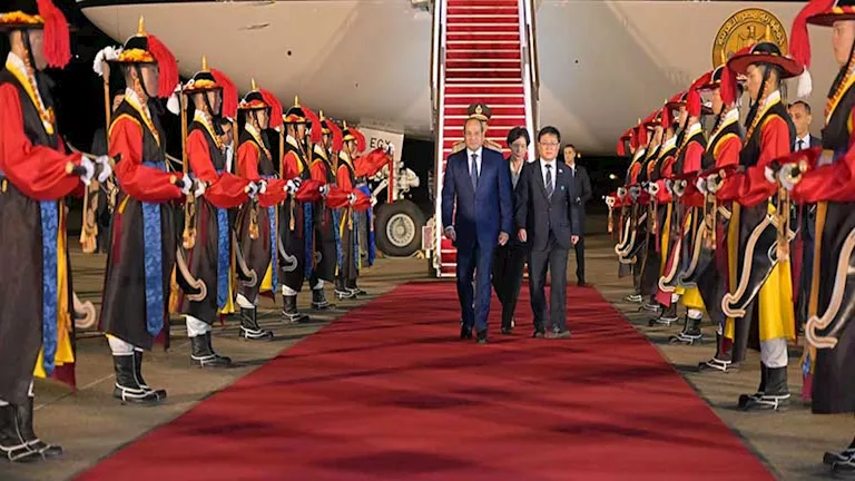 صور من استقبال السيسي في سول.. مباحثات رئاسية ولقاء مع كبرى الشركات صور من استقبال السيسي في سول.. مباحثات رئاسية ولقاء مع كبرى الشركات