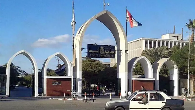عميد علوم أسيوط يوضح تفاصيل إصابة طالبة إثر انفصال ريشة مروحة بالمدرج -صدى الخبر عميد علوم أسيوط يوضح تفاصيل إصابة طالبة إثر انفصال ريشة مروحة بالمدرج -صدى الخبر