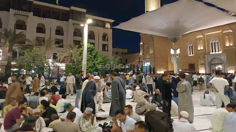 مولد الإمام الحسين.. الآلاف يحيون الليلة الختامية وسط أجواء روحانية مولد الإمام الحسين.. الآلاف يحيون الليلة الختامية وسط أجواء روحانية