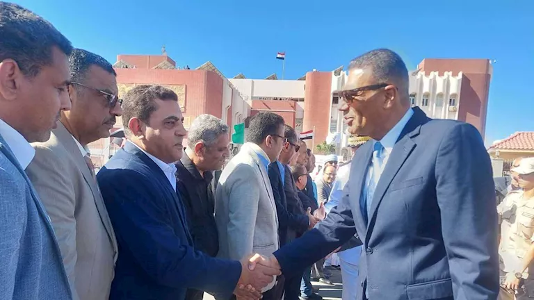 محافظ جنوب سيناء يضع إكليل الزهور على النصب التذكاري احتفالا بذكرى أكت -صدى الخبر محافظ جنوب سيناء يضع إكليل الزهور على النصب التذكاري احتفالا بذكرى أكت -صدى الخبر