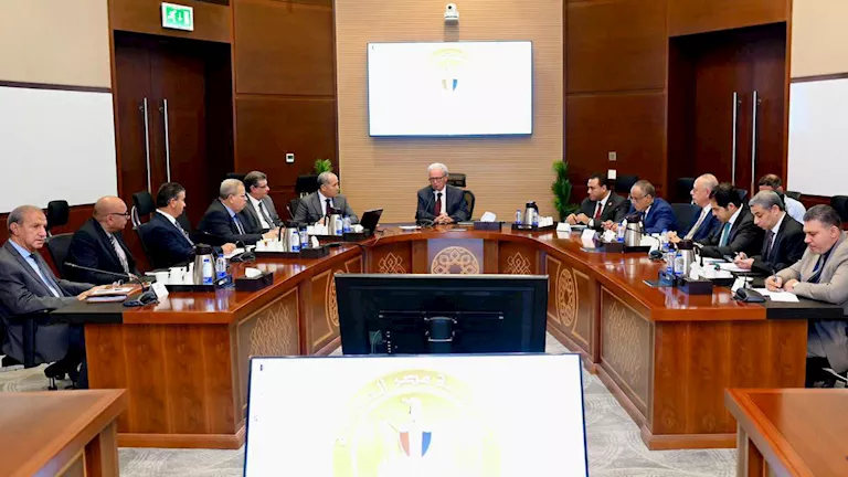 حسين عيسى يتابع خطط تعظيم الاستفادة من أصول الهيئات الاقتصادية حسين عيسى يتابع خطط تعظيم الاستفادة من أصول الهيئات الاقتصادية