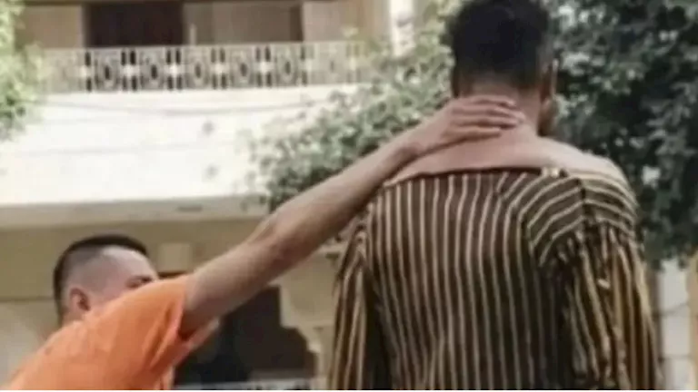 نقل إسلام ضحية واقعة “بدلة الرقص” للمستشفى بعد محاولة إنهاء حياته -صدى الخبر نقل إسلام ضحية واقعة "بدلة الرقص" للمستشفى بعد محاولة إنهاء حياته -صدى الخبر