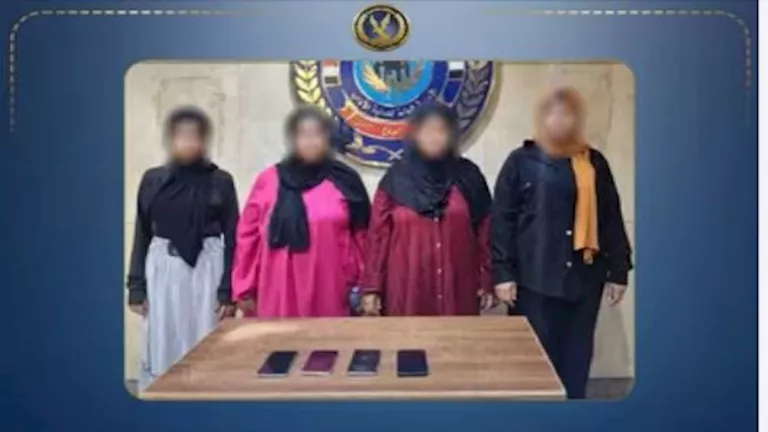 ضبط شبكة نسائية تتاجر بأسرتها مقابل الهدايا الرقمية بالجيزة -صدى الخبر ضبط شبكة نسائية تتاجر بأسرتها مقابل الهدايا الرقمية بالجيزة -صدى الخبر