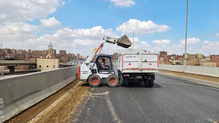 رفع القمامة والرتش من 4 مناطق بالجيزة بعد شكاوى المواطنين رفع القمامة والرتش من 4 مناطق بالجيزة بعد شكاوى المواطنين