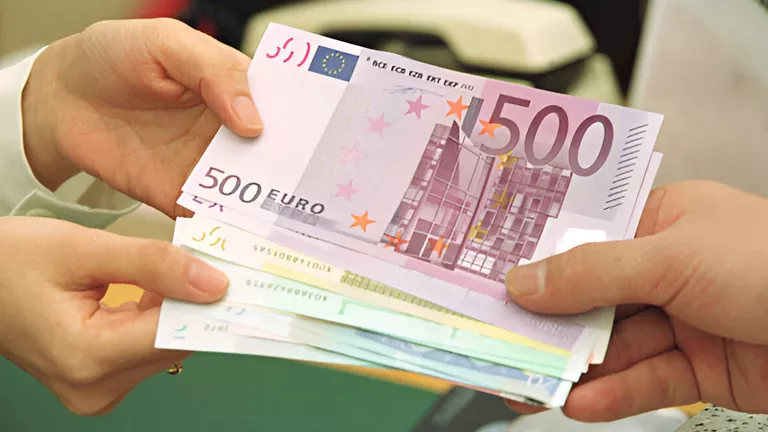 ارتفاع سعر اليورو مقابل الجنيه في 5 بنوك خلال أسبوع 16-10-2026 انخفض في 4 بنوك.. سعر اليورو مقابل الجنيه خلال أسبوع 9-10-2026