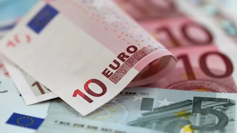 انخفاض سعر اليورو مقابل الجنيه خلال تعاملات اليوم 19-10-2026 انخفاض سعر اليورو مقابل الجنيه خلال تعاملات اليوم 19-10-2026