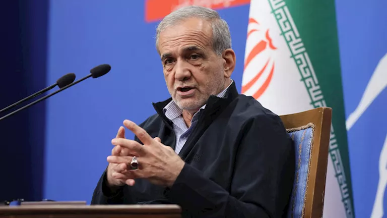 الرئيس الإيراني يؤكد على ضرورة الحفاظ على الطابع السلمي لبحر قزوين الرئيس الإيراني يؤكد على ضرورة الحفاظ على الطابع السلمي لبحر قزوين