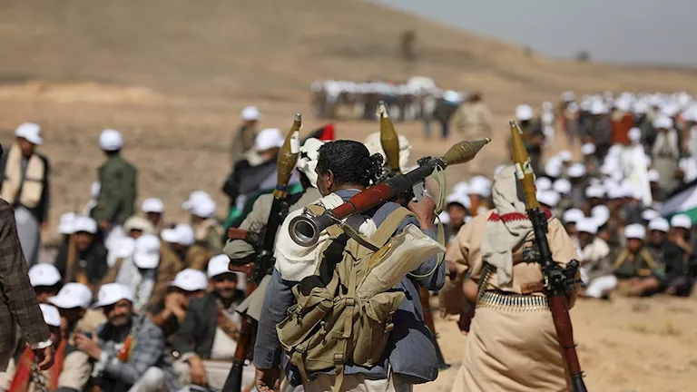 مقتل 18 شخصًا في هجوم حوثي على معسكر تدريب للقوات الحكومية اليمنية مقتل 18 شخصًا في هجوم حوثي على معسكر تدريب للقوات الحكومية اليمنية