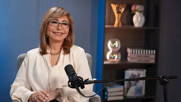 لميس الحديدي: منى زكي تستحق جائزة الجونة بفنها وإنسانيتها لميس الحديدي: منى زكي تستحق جائزة الجونة بفنها وإنسانيتها