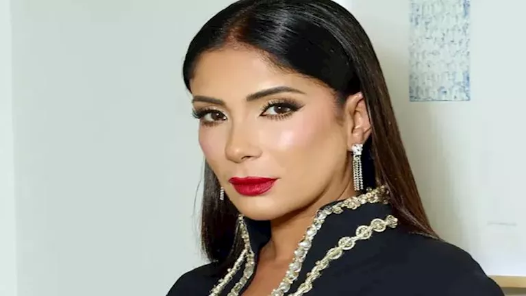 منى زكي بإطلالة شتوية أنيقة في مسلسل “طالع نازل”.. كم سعر البلوفر؟ -صدى الخبر منى زكي بإطلالة شتوية أنيقة في مسلسل "طالع نازل".. كم سعر البلوفر؟ -صدى الخبر