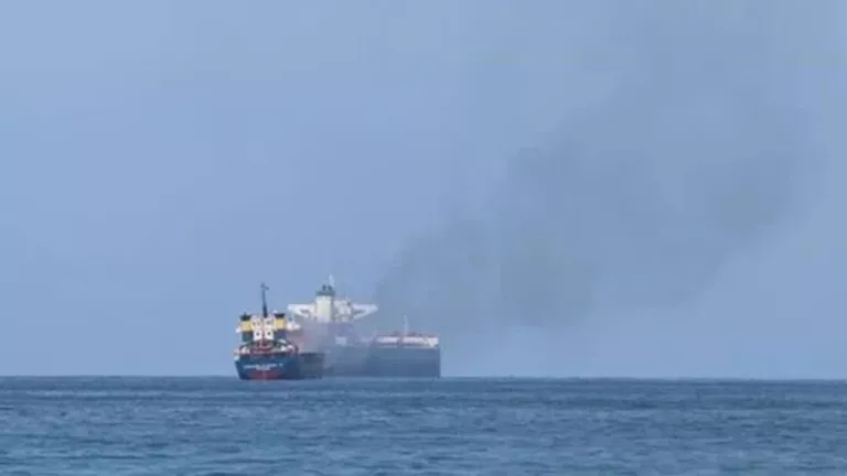 اصطدام 3 ناقلات نفط بألغام بحرية في مضيق هرمز اصطدام 3 ناقلات نفط بألغام بحرية في مضيق هرمز